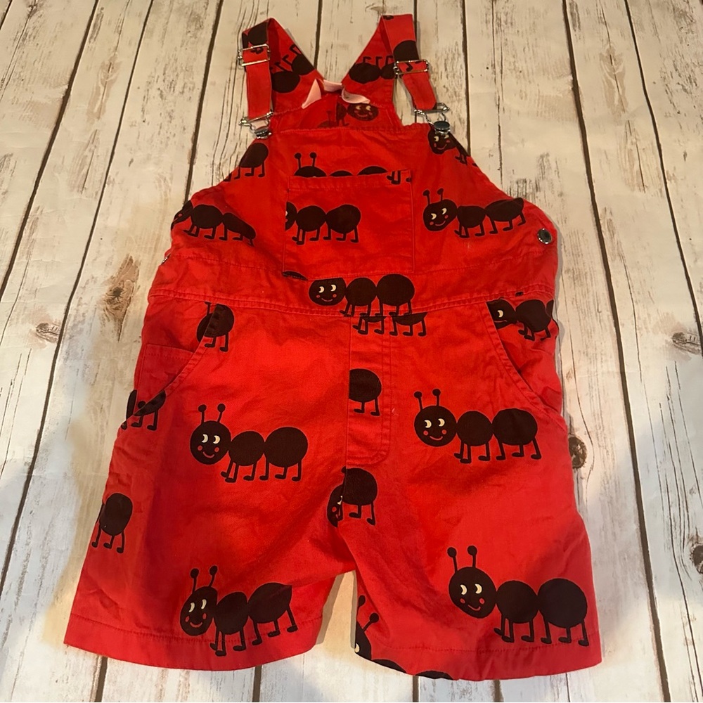 Hugo loves tiki ant shortalls